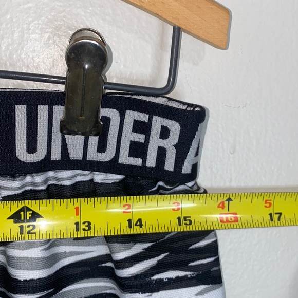 🪿Adorable Zebra Print Under Armour shorts! - Picture 4 of 7